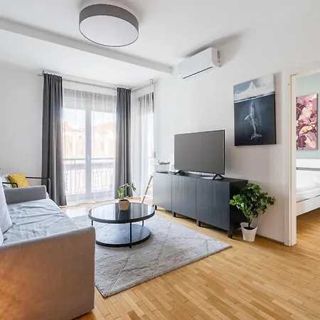 Kaz52 With Balcony Apartament