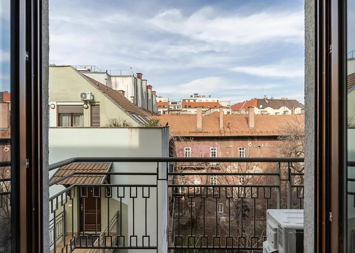 Kaz52 With Balcony Apartament