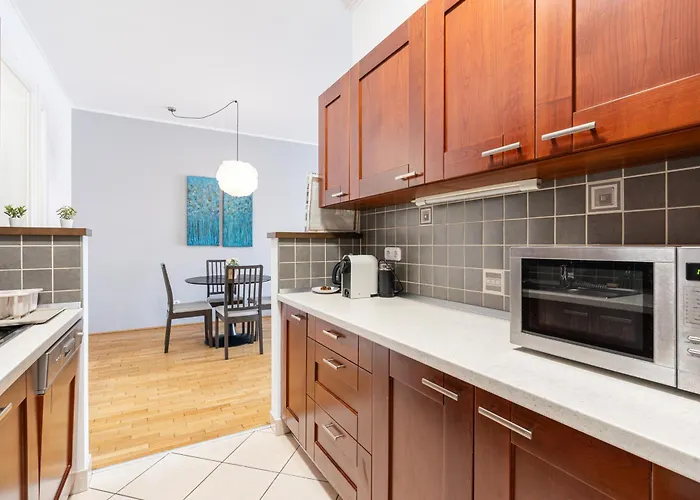 Kaz52 With Balcony بودابست