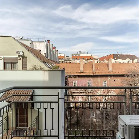 Kaz52 With Balcony Апартаменты