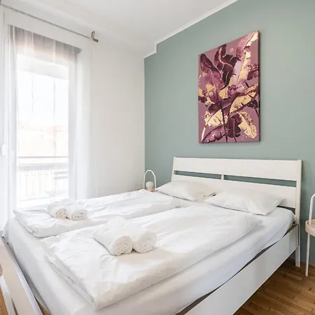 Апартаменты Kaz52 With Balcony